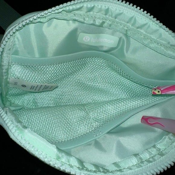 Lululemon Everywhere Belt Bag 1L- Mint Moment - Picture 5 of 10